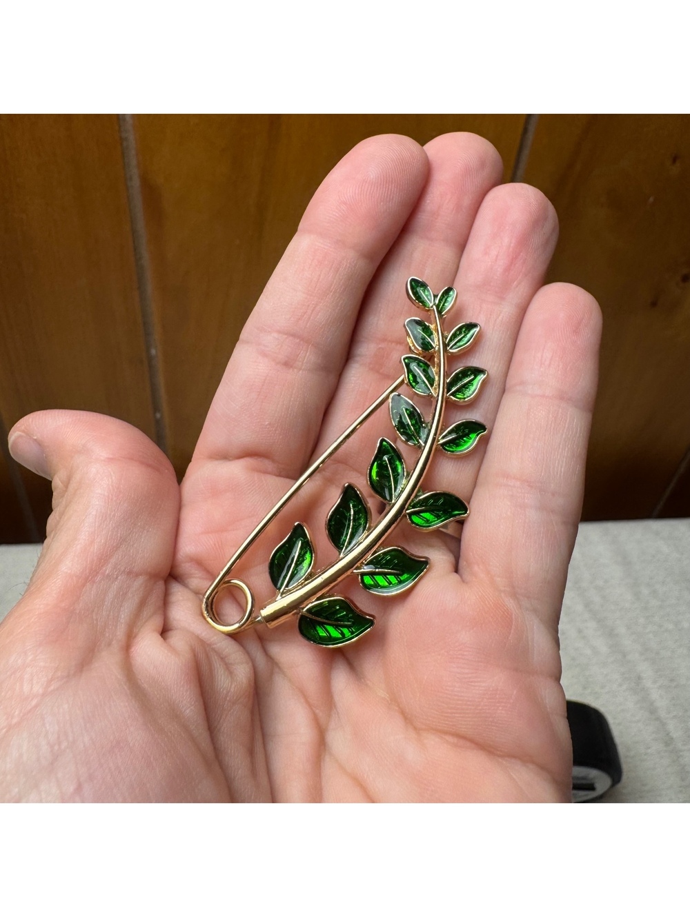 Vintage Green Enamel Leaf Brooch Gold Tone Safety Pin Branch 3" - Picture 3 of 5